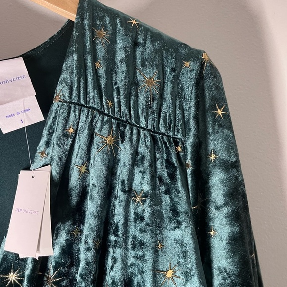 Her Universe Retro Star Velvet Dress Plus Size - Picture 8 of 15